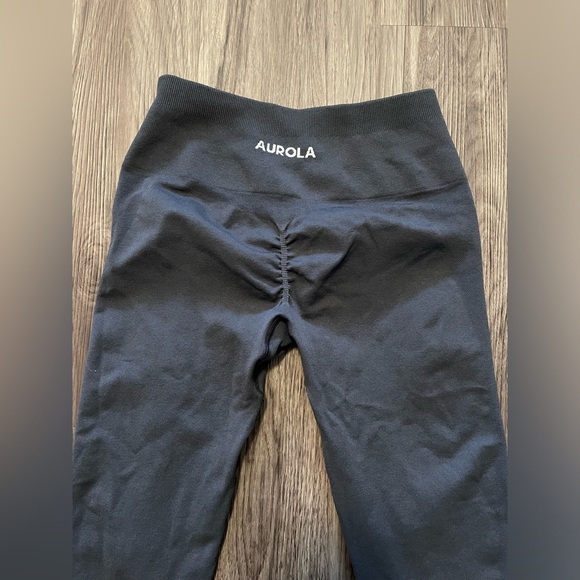 *SOLD* AUROLA leggings - Picture 3 of 3